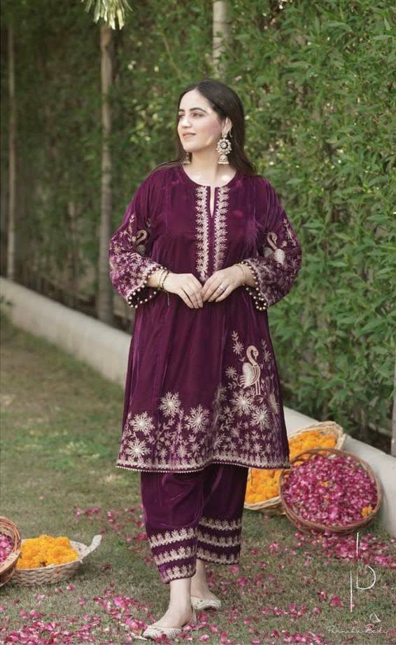 *FOR THIS WINTER SEASON MAKE ADORABLE UR FUNCTION WEAR A VELVET EMBROIDERY WORK KALI TOP WITH PANT*